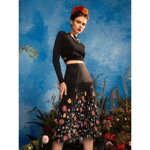 2pcs Frida Kahlo Bundle Mock Neck Tee and Floral Print Pleated Skirt SIZE S NWT - Picture 8 of 14